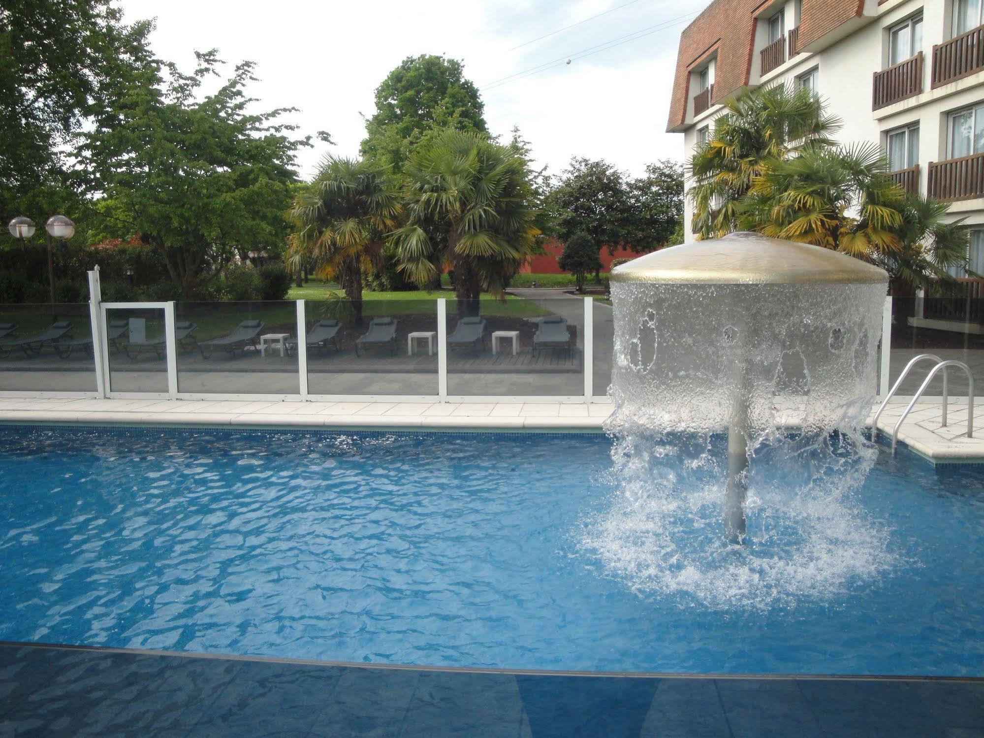 Amiraute Hotel Golf Deauville Touques Exterior foto