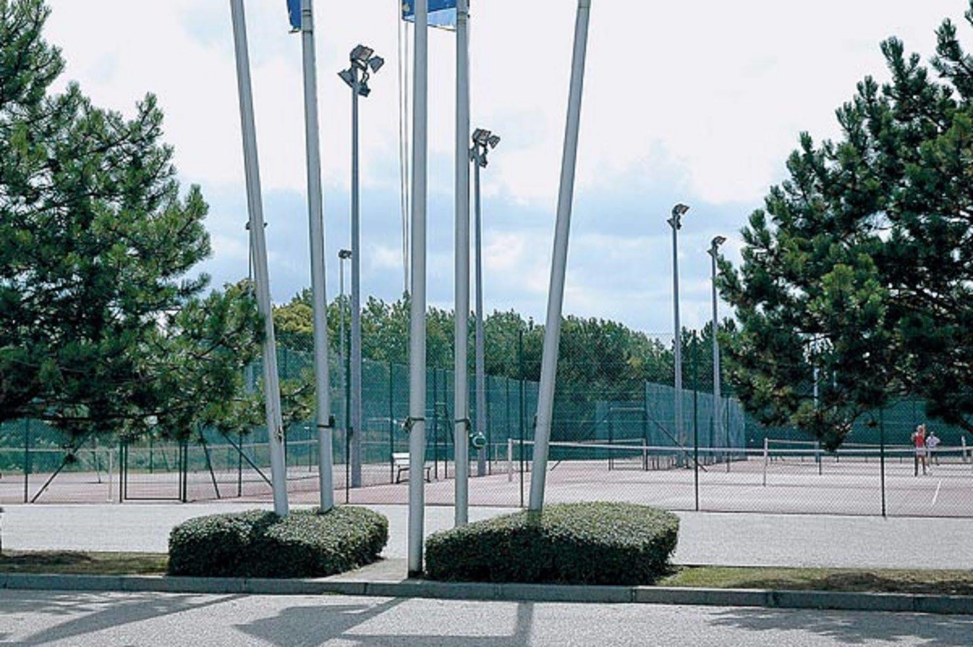 Amiraute Hotel Golf Deauville Touques Exterior foto
